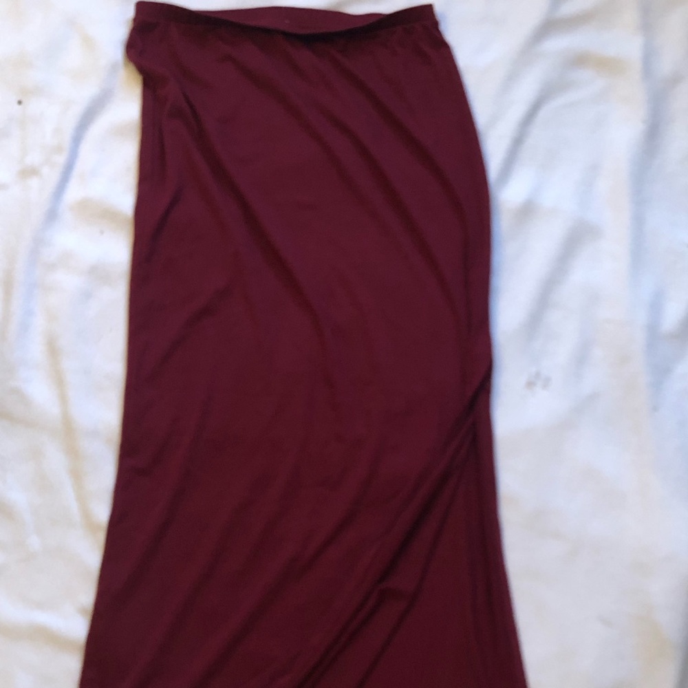 Wine maxi skirt with slit